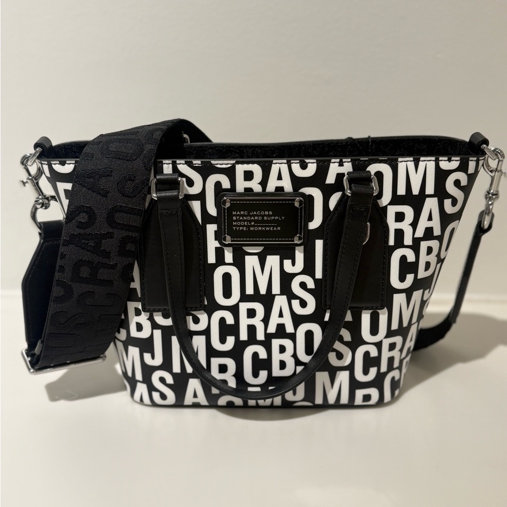 NWT Marc Jacobs trademarc small tote